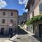 Giro a Cusercoli, tra castello e “big bench”